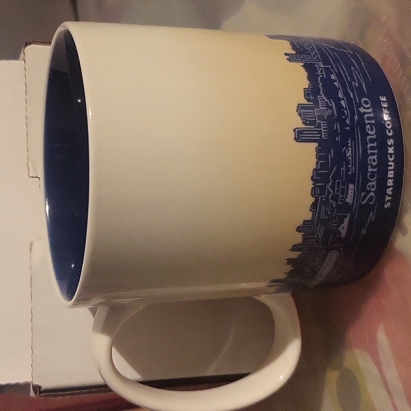 2009 Starbucks Sacramento collector series global icon mug - Picture 2 of 3